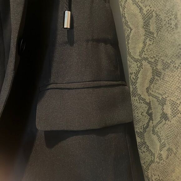 Fate Blazer Black with Green Snake Skin Sleeves and Black zip in hoodie size S - Picture 7 of 15